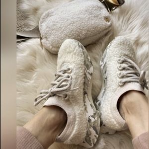 Allbirds 9.5M Wool Dasher Fluffs Running Shoes White/Pixel